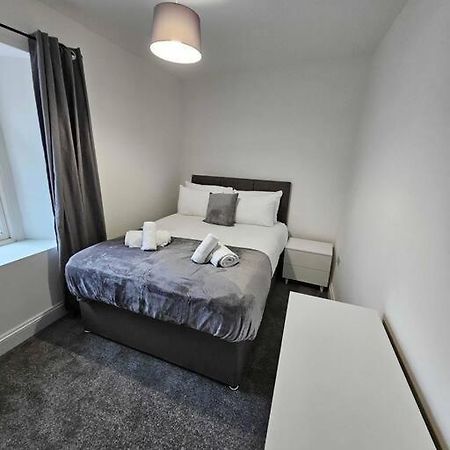 Fully Equipped Kitchen, Double Room Neath Extérieur photo