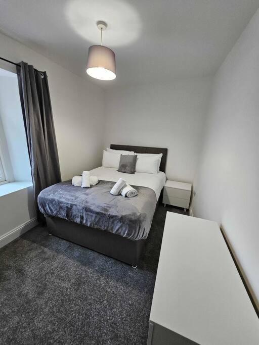 Fully Equipped Kitchen, Double Room Neath Extérieur photo