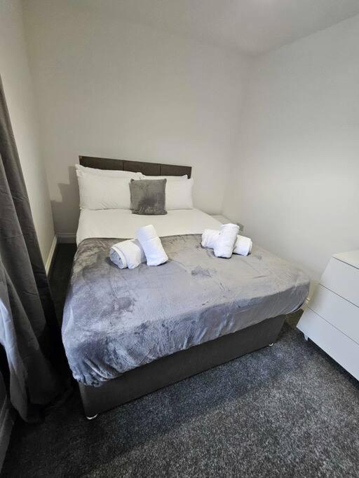 Fully Equipped Kitchen, Double Room Neath Extérieur photo